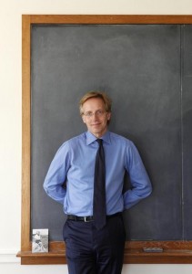 Dijkgraaf in zijn werkkamer. Foto: Tom Grimes
