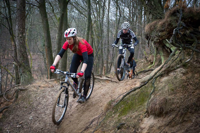 Fotograaf Erik van 't Hullenaar fietste ook mee en schoot actiefoto's.