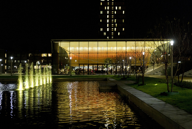 Het in september 2013 geopende Erasmus Paviljoen op de campus van de universiteit in Rotterdam. Foto: Michelle Muus/EUR