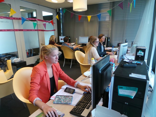 De SUB-leden in hun tijdelijke onderkomen.