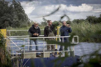 Van links naar rechts: Ruud Foppen, Caspar Hallmann en Hans de Kroon. Foto: Erik van 't Hullenaar