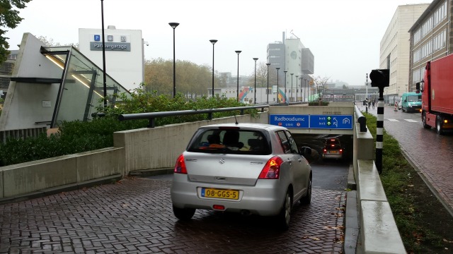 De ingang van de parkeergarage van het Radboudumc. Foto: Mathijs Noij