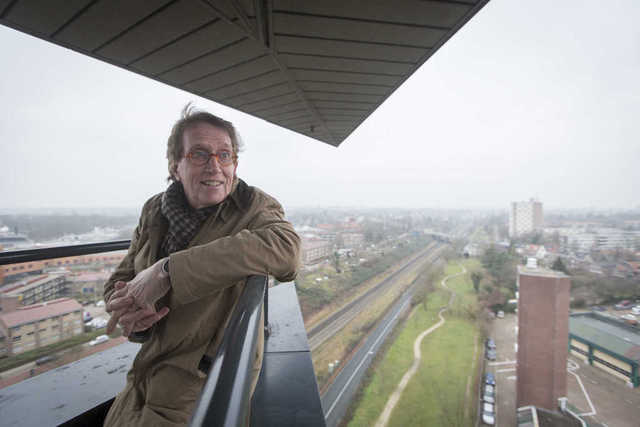 Max Derks op zijn favoriete plek: het balkon op de bovenste verdieping van de Gouverneur. Foto: Erik van 't Hullenaar