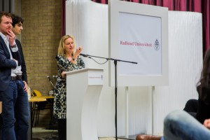 Minister Bussemaker beantwoordt vragen over het leenstelsel. Foto: Marjolein van Diejen