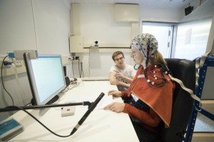 Proefpersoon in het EEG-lab. Foto: MPI
