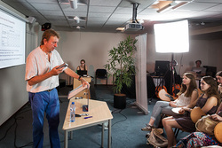 Docent Lex Bouts / Foto: Dick van Aalst