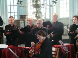 Barendregt, met geconcentreerde blik in het midden van de foto, achter de pauken. Foto: Tim van Ham.