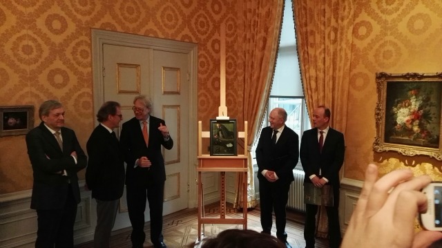 Nijmeegse onderzoekers onthullen het nieuw ontdekte schil;derij van Jeroen Bosch. Links: hoogleraar kunstgeschiedenis Jos Koldeweij. Foto: Tim van Ham