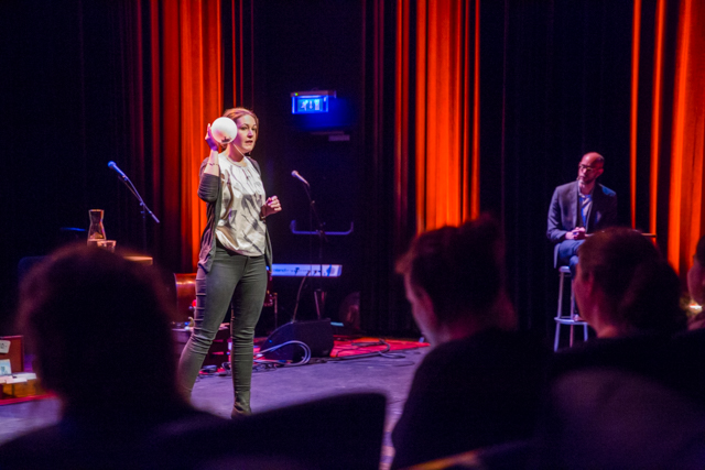 Anne Neerickx zet winnende pitch kracht bij met een ballon. Foto: Marjolein van Diejen