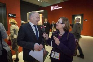Jos Koldeweij tijdens de persbezichtiging van de tentoonstelling.