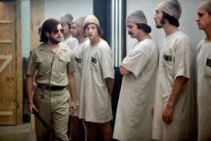 Film naar Stanford Prison Experiment: groepsdruk brengt het slechts in de mens naar boven.
