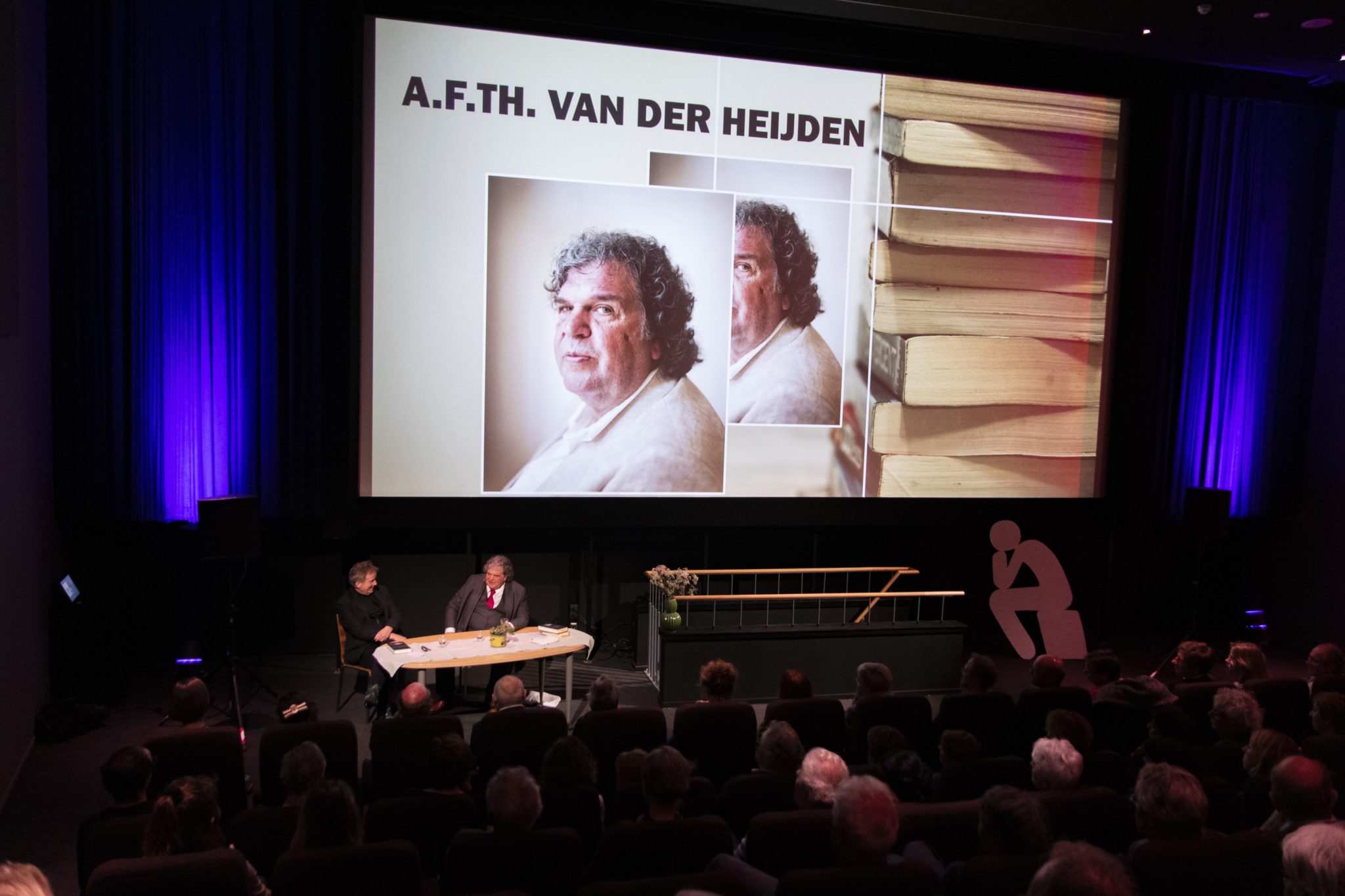 ‘In een roman lieg je de waarheid bij elkaar’ - Vox magazine