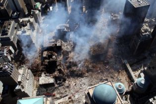 Ground Zero op 17 september 2001. Foto: U.S. Navy photo door Chief Photographer's Mate Eric J. Tilford, via Flickr