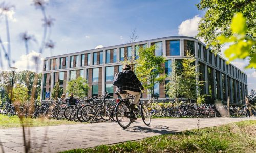 Maria Montessori stock fsr sociale wetenschappen social sciences gebouw fietsen campus stalling