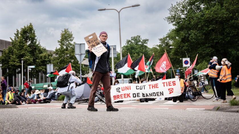 Een zitblokkade op de Erasmuslaan in het voorjaar van 2024. Foto: Johannes Fiebig
