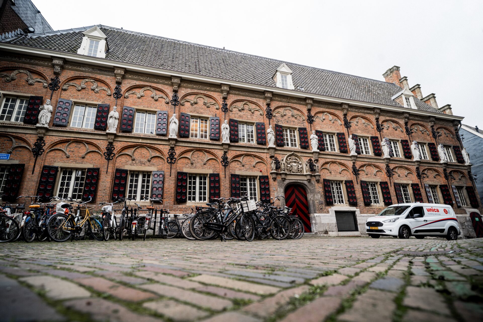 Vanaf september wil de universiteit de deuren van de Latijnse School