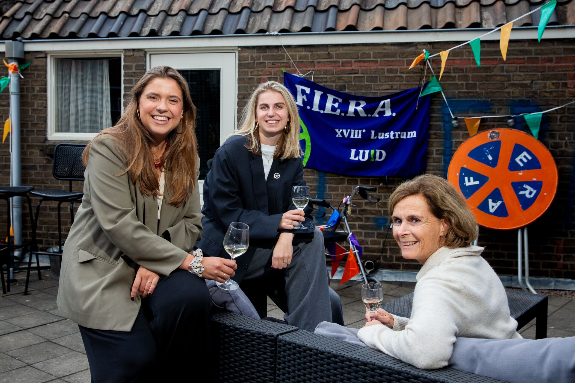 Oudste damesdispuut van Nijmegen viert feest, F.I.E.R.A. bestaat 90 jaar