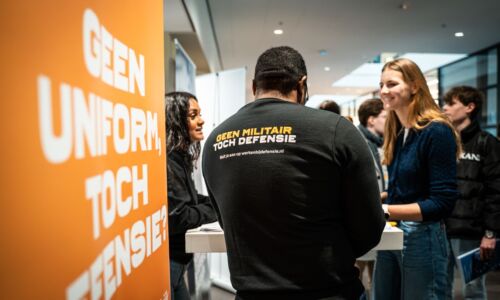 Defensie was aanwezig bij een netwerkevenement in het Elinor Ostromgebouw eerder dit jaar. Foto: Vox