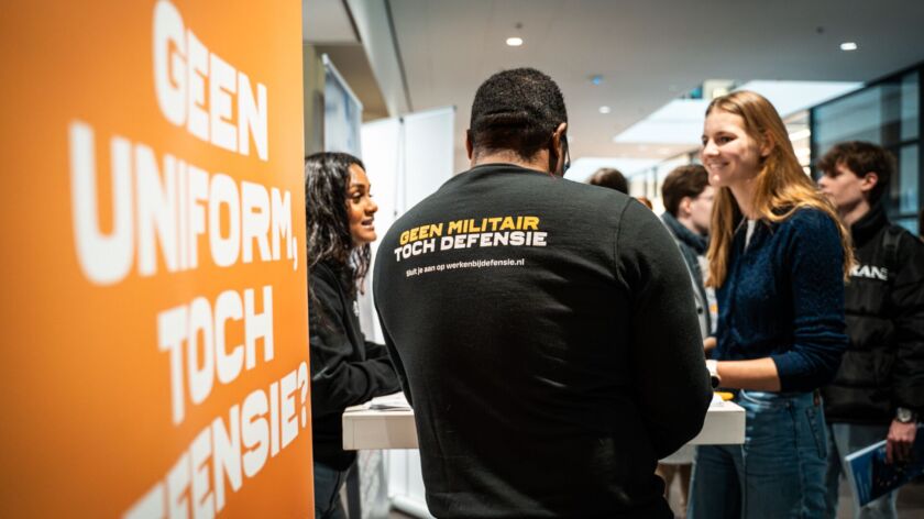 Defensie was aanwezig bij een netwerkevenement in het Elinor Ostromgebouw eerder dit jaar. Foto: Vox