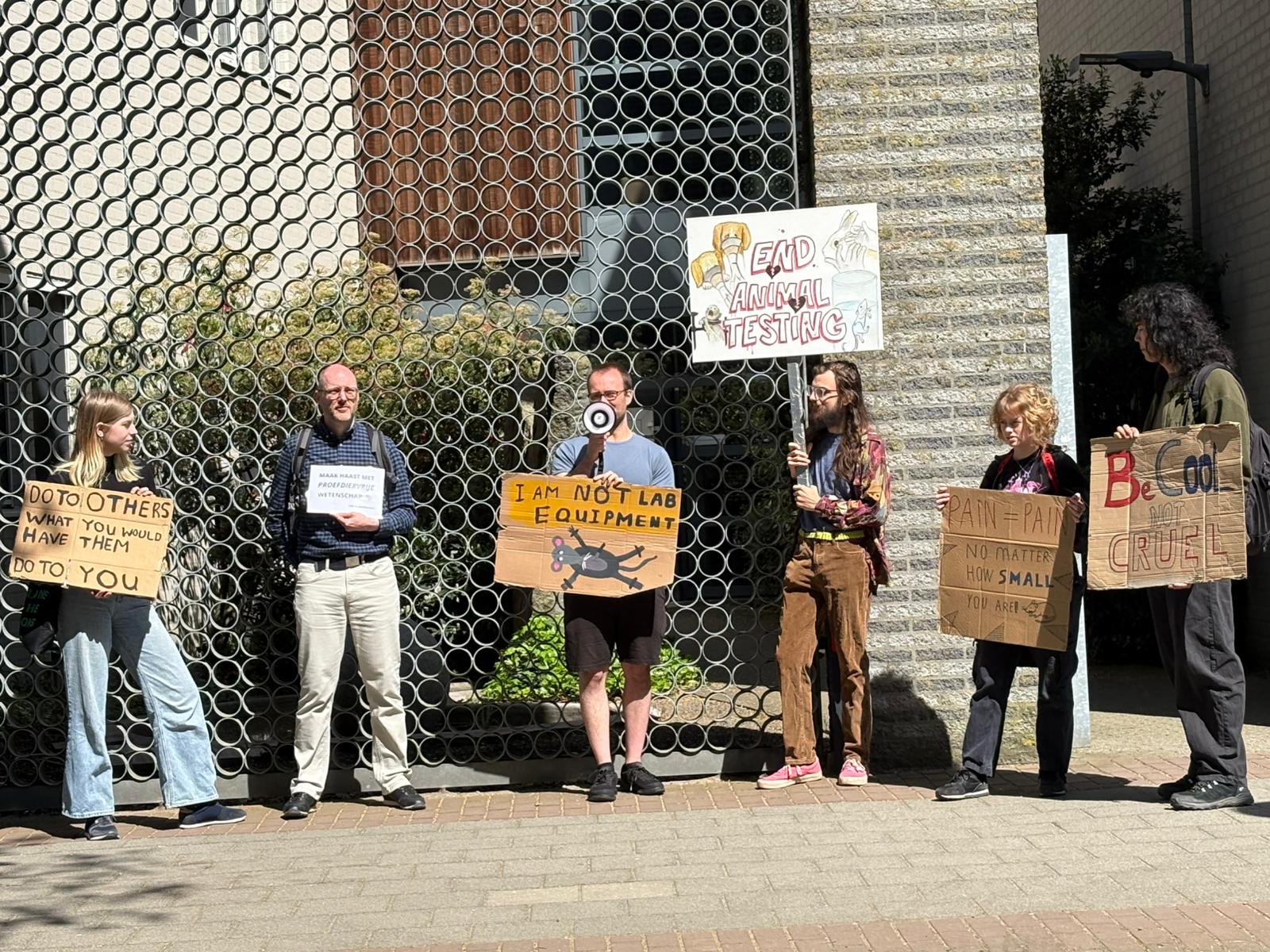 Protest tegen dierproeven op de campus: ‘Dieren verdienen ook recht op leven’
