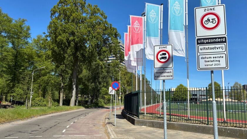 De oude borden op de Heyendaalseweg, ter hoogte van de Kwekerijweg. Foto: Vox