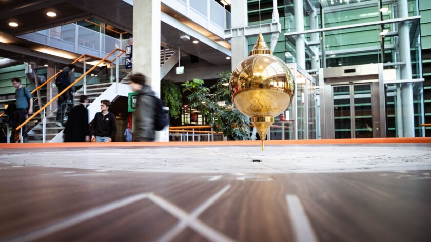 De Slinger van Foucault in het Huygensgebouw.